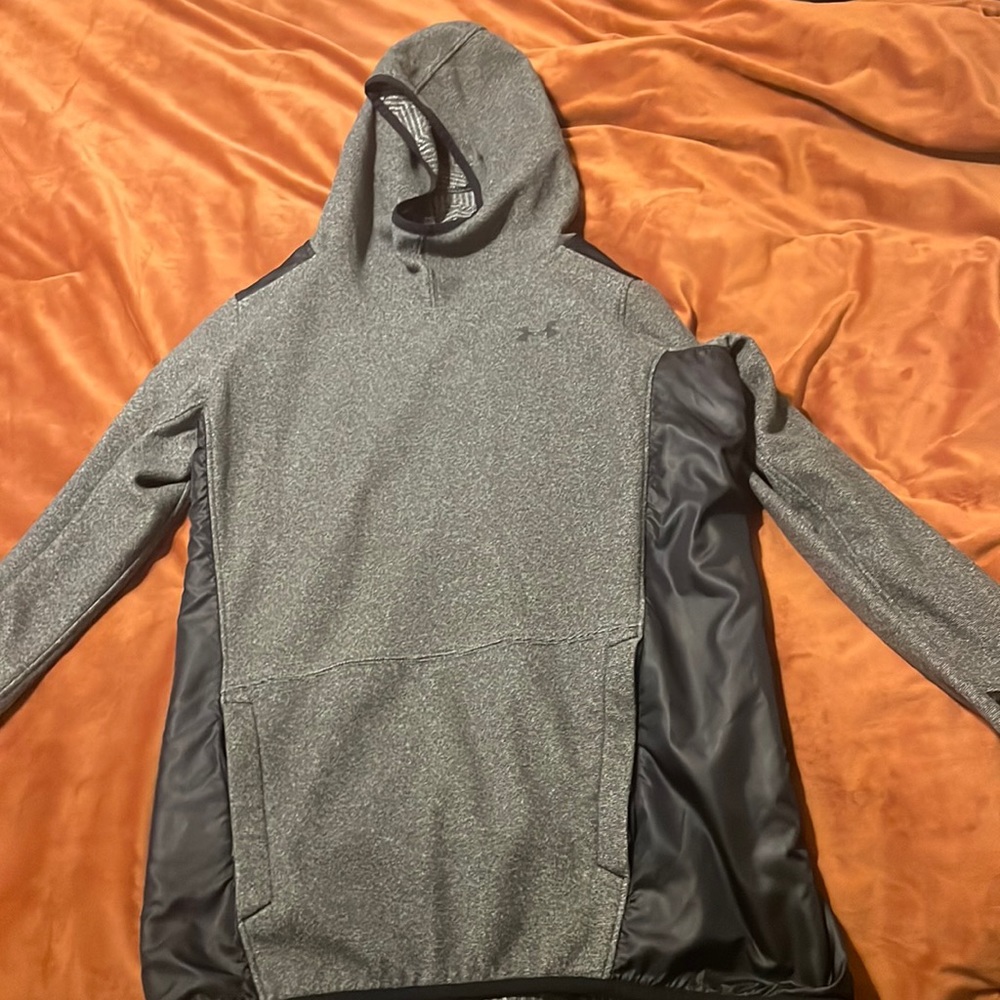 Womens XS under armour cold gear sweatshirt